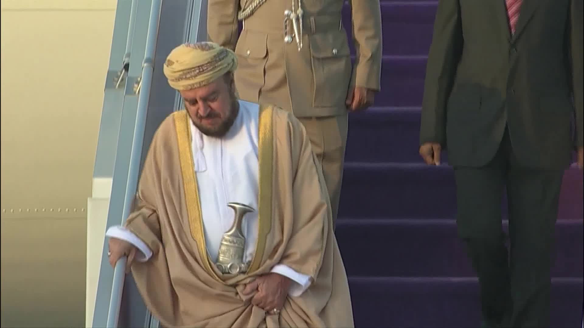 السعودية وفد عماني يصل الى جدة للمشاركة في القمة العربية ا... مجلس جامعة الدول العربية - snapshot 1.05